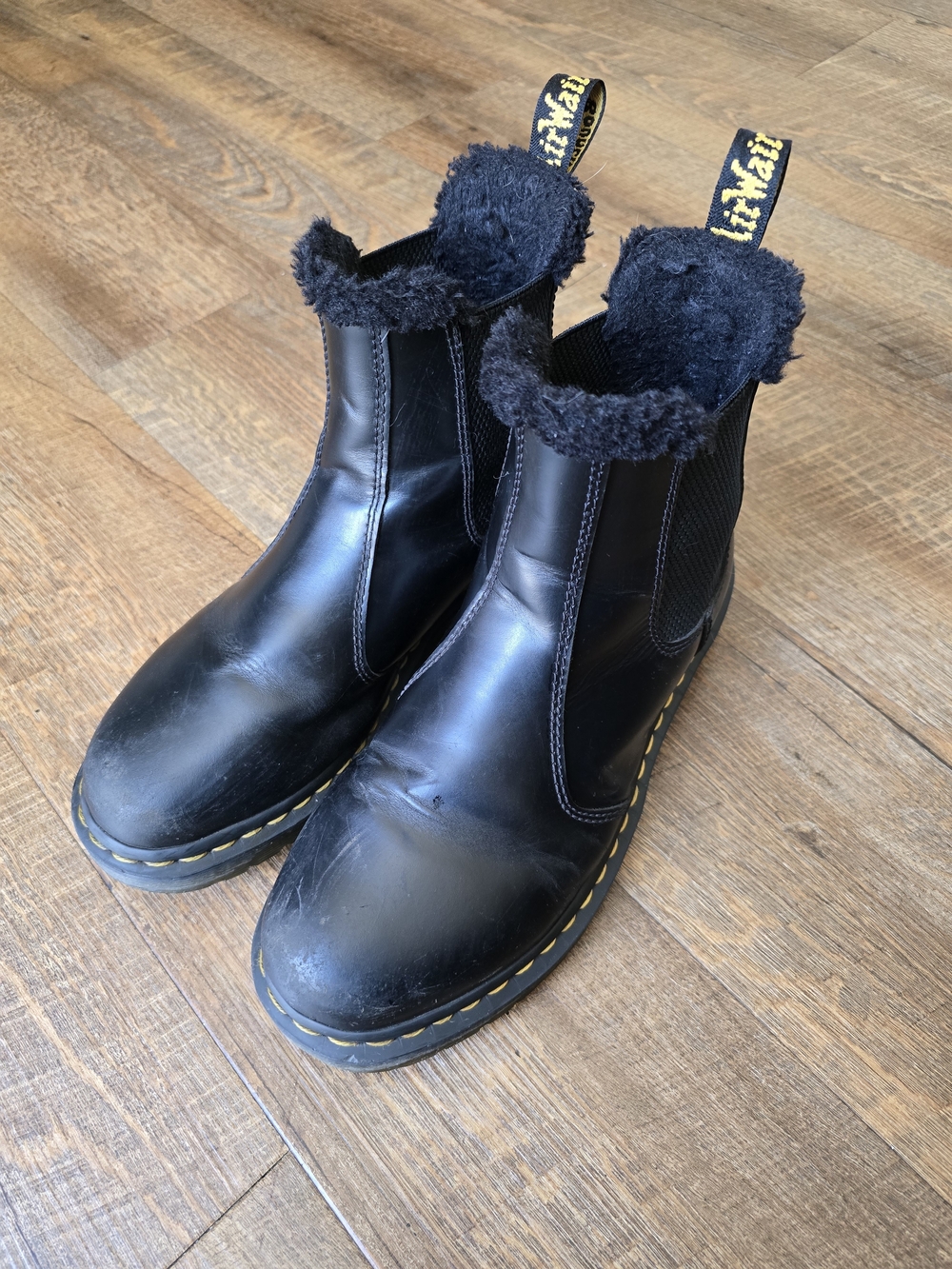 Dr. Martens Black Faux Fur Lined Chelsea Boots - Women's 9